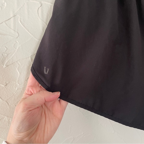 Vuori Women's Clementine 2.0 Shorts. Size Medium. - Picture 5 of 6